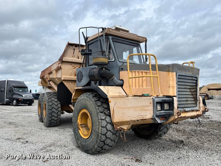 image for item FH7057 2000 John Deere 250C articulated haul truck