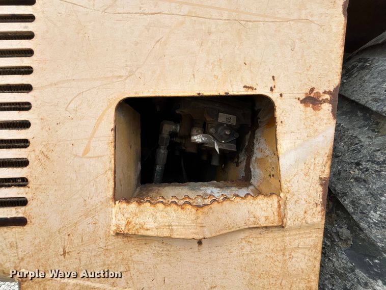 image for item FH7057 2000 John Deere 250C articulated haul truck