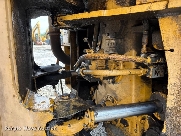 image for item FH7057 2000 John Deere 250C articulated haul truck