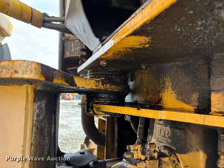 image for item FH7057 2000 John Deere 250C articulated haul truck