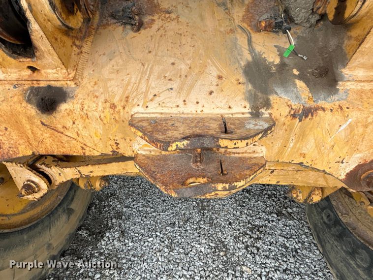 image for item FH7057 2000 John Deere 250C articulated haul truck