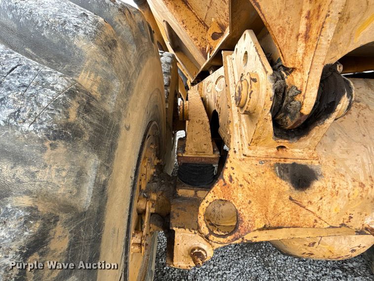 image for item FH7057 2000 John Deere 250C articulated haul truck