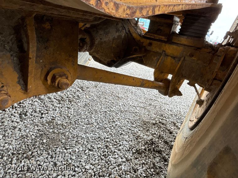 image for item FH7057 2000 John Deere 250C articulated haul truck