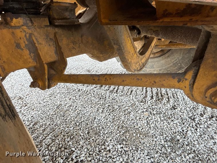 image for item FH7057 2000 John Deere 250C articulated haul truck