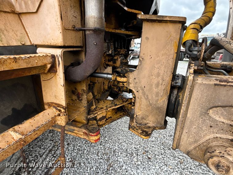 image for item FH7057 2000 John Deere 250C articulated haul truck