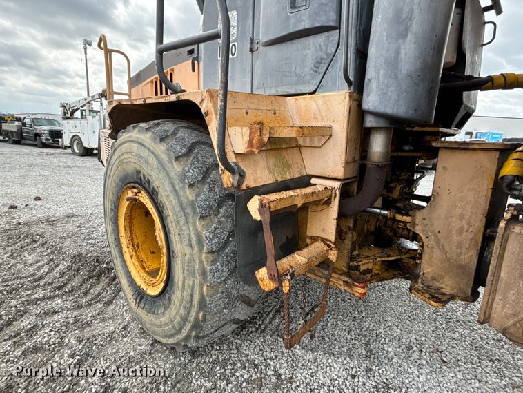 image for item FH7057 2000 John Deere 250C articulated haul truck