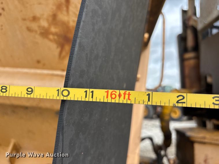 image for item FH7057 2000 John Deere 250C articulated haul truck