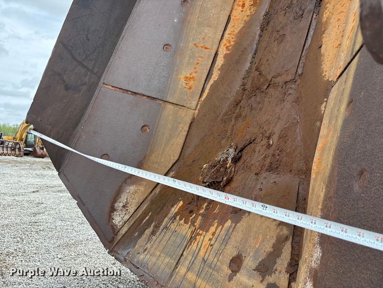 image for item FH7057 2000 John Deere 250C articulated haul truck