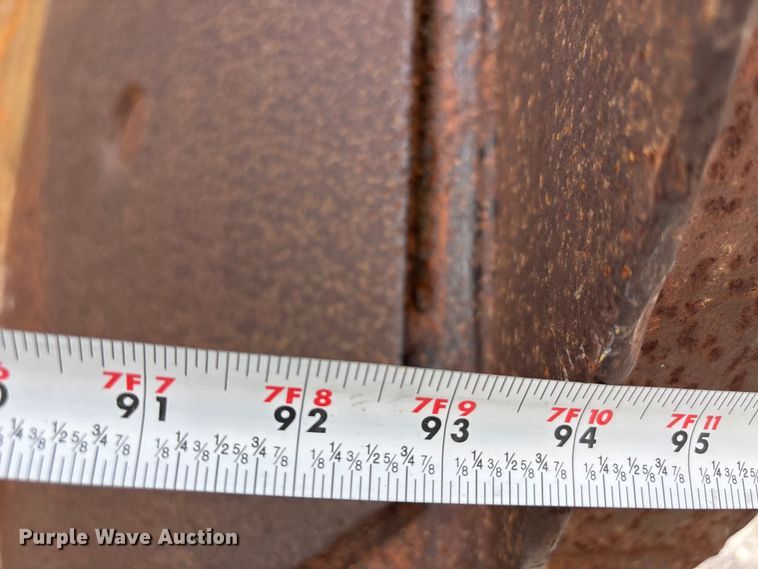 image for item FH7057 2000 John Deere 250C articulated haul truck