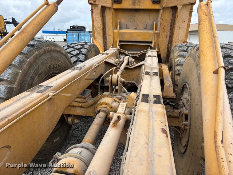 image for item FH7057 2000 John Deere 250C articulated haul truck