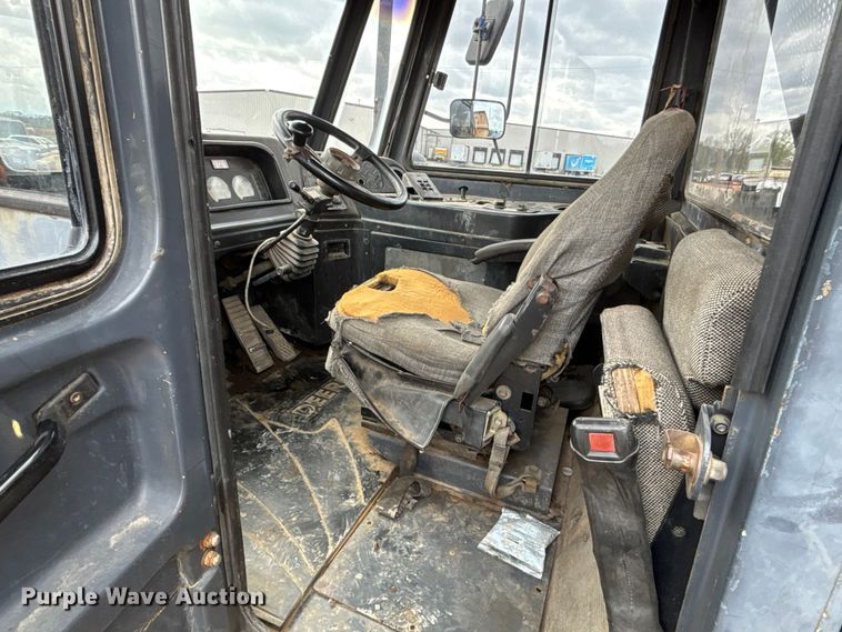 image for item FH7057 2000 John Deere 250C articulated haul truck