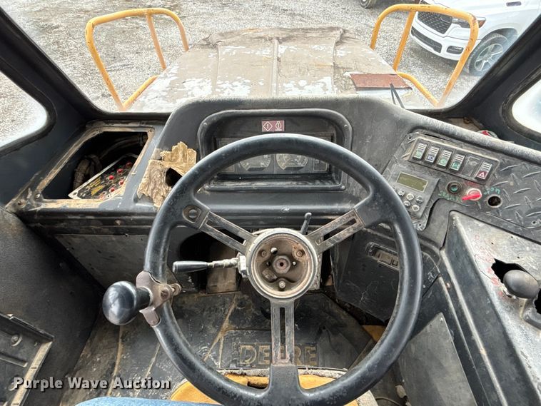 image for item FH7057 2000 John Deere 250C articulated haul truck