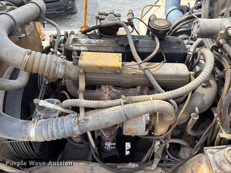 image for item FH7057 2000 John Deere 250C articulated haul truck