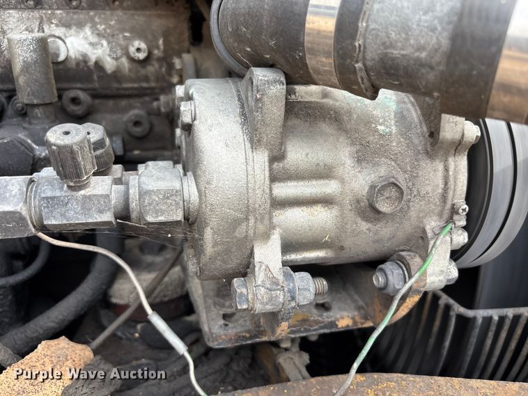 image for item FH7057 2000 John Deere 250C articulated haul truck