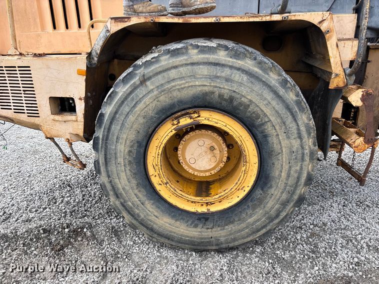 image for item FH7057 2000 John Deere 250C articulated haul truck