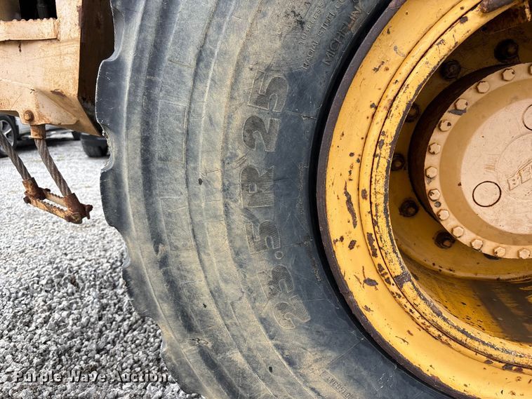 image for item FH7057 2000 John Deere 250C articulated haul truck