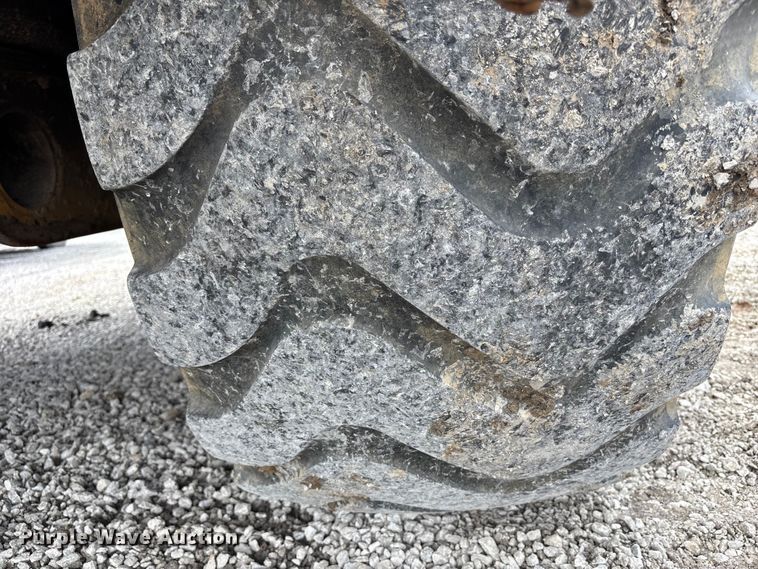 image for item FH7057 2000 John Deere 250C articulated haul truck