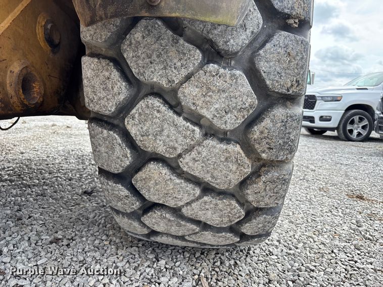 image for item FH7057 2000 John Deere 250C articulated haul truck