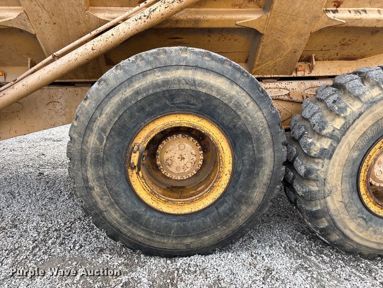 image for item FH7057 2000 John Deere 250C articulated haul truck