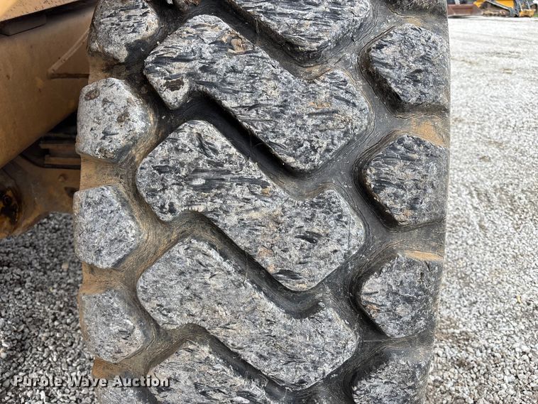 image for item FH7057 2000 John Deere 250C articulated haul truck