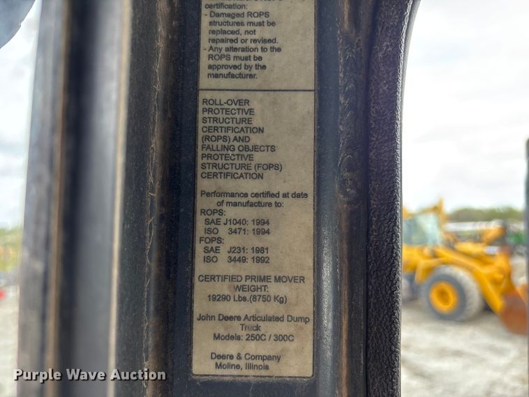 image for item FH7057 2000 John Deere 250C articulated haul truck