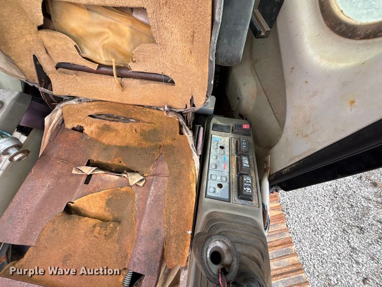 image for item FH7059 Linkbelt 225 excavator