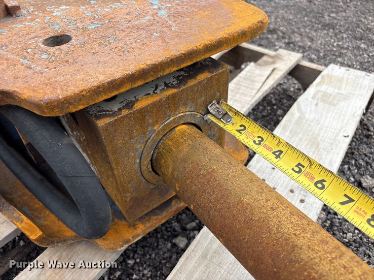 image for item FI0164 Excavator breaker