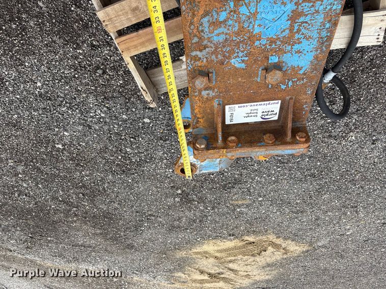image for item FI0164 Excavator breaker