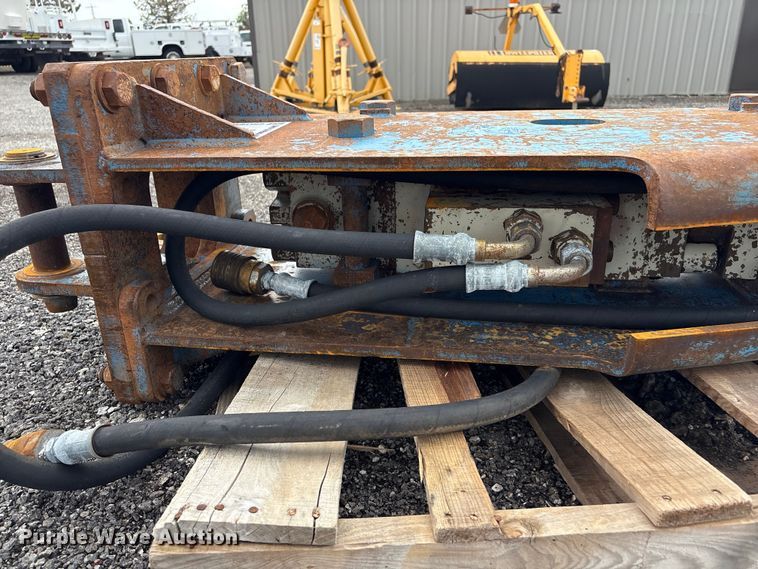 image for item FI0164 Excavator breaker