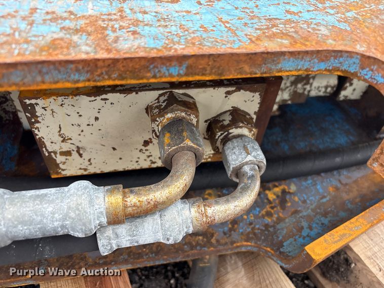 image for item FI0164 Excavator breaker