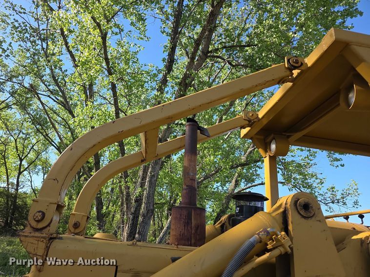 image for item FI0946 1972 Caterpillar 955L track loader