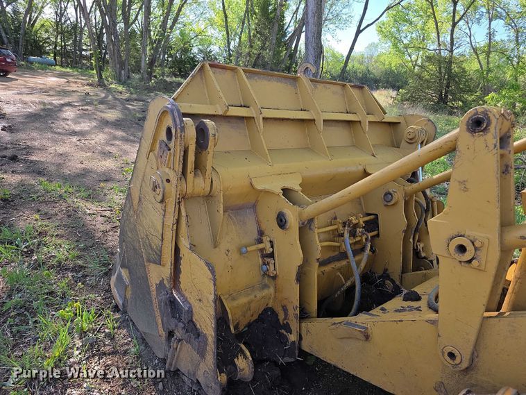 image for item FI0946 1972 Caterpillar 955L track loader