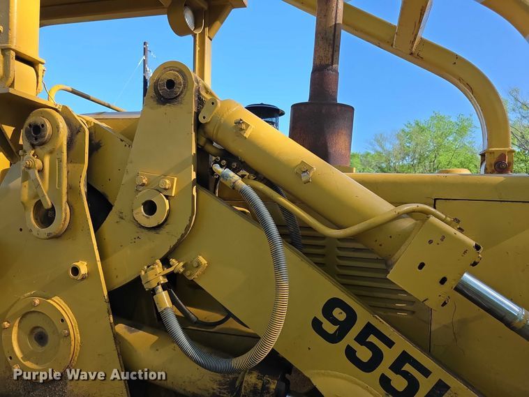 image for item FI0946 1972 Caterpillar 955L track loader