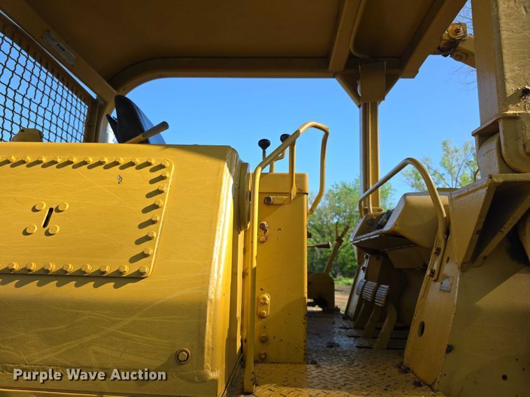 image for item FI0946 1972 Caterpillar 955L track loader