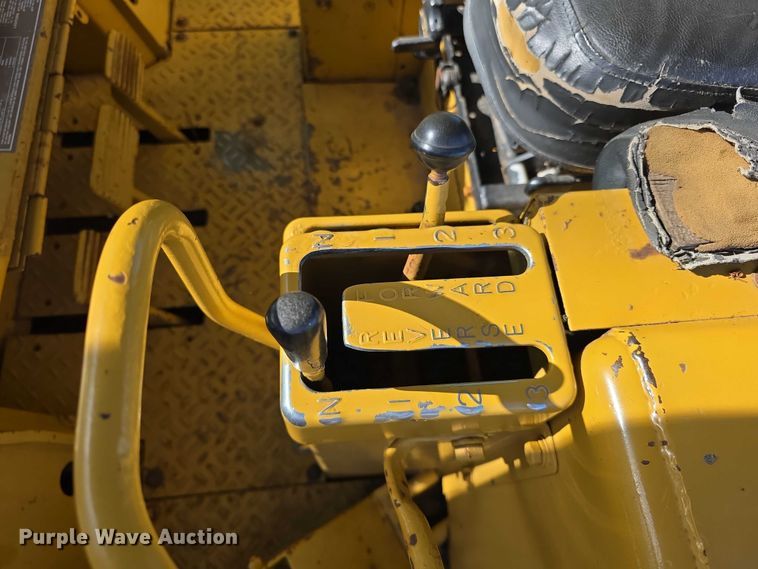 image for item FI0946 1972 Caterpillar 955L track loader