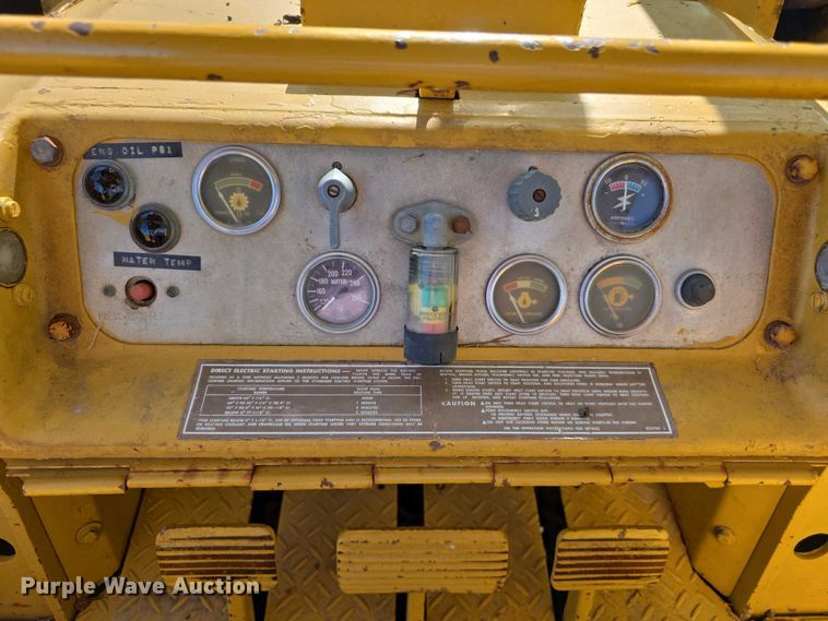 image for item FI0946 1972 Caterpillar 955L track loader