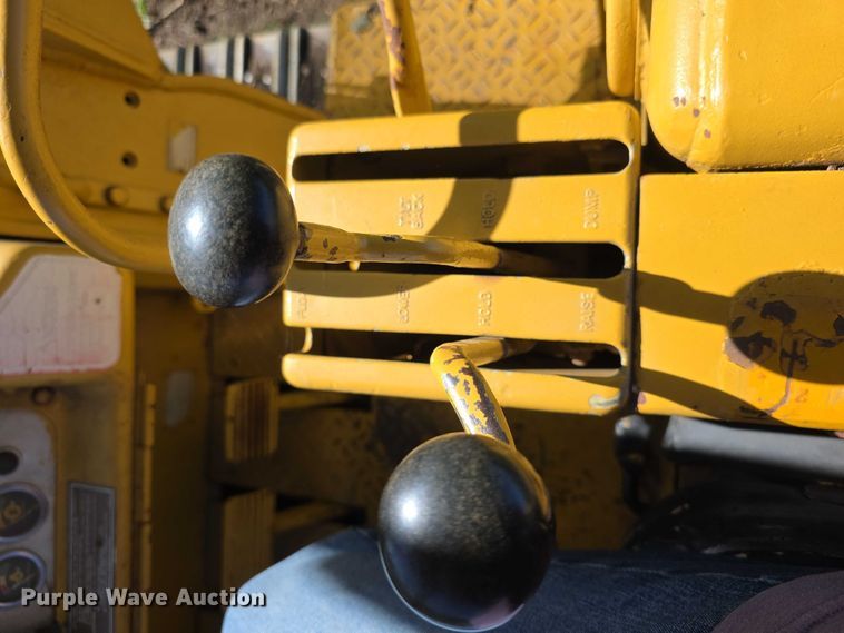 image for item FI0946 1972 Caterpillar 955L track loader