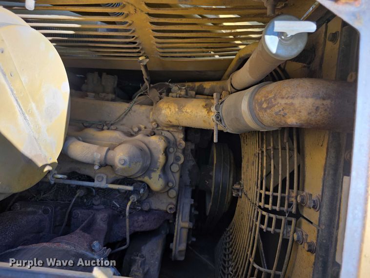 image for item FI0946 1972 Caterpillar 955L track loader