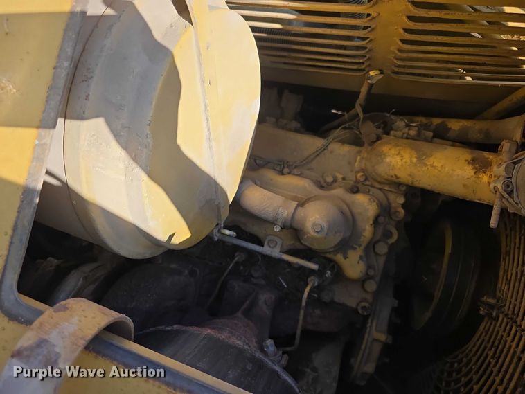 image for item FI0946 1972 Caterpillar 955L track loader