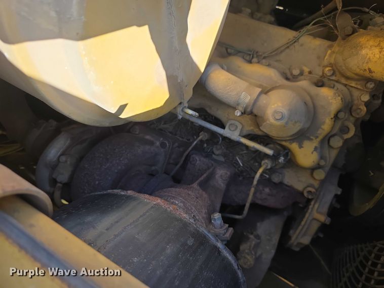 image for item FI0946 1972 Caterpillar 955L track loader