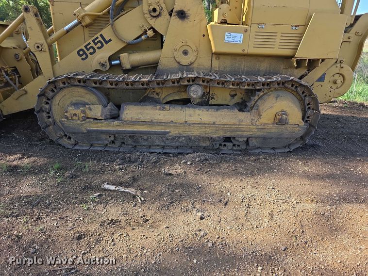 image for item FI0946 1972 Caterpillar 955L track loader