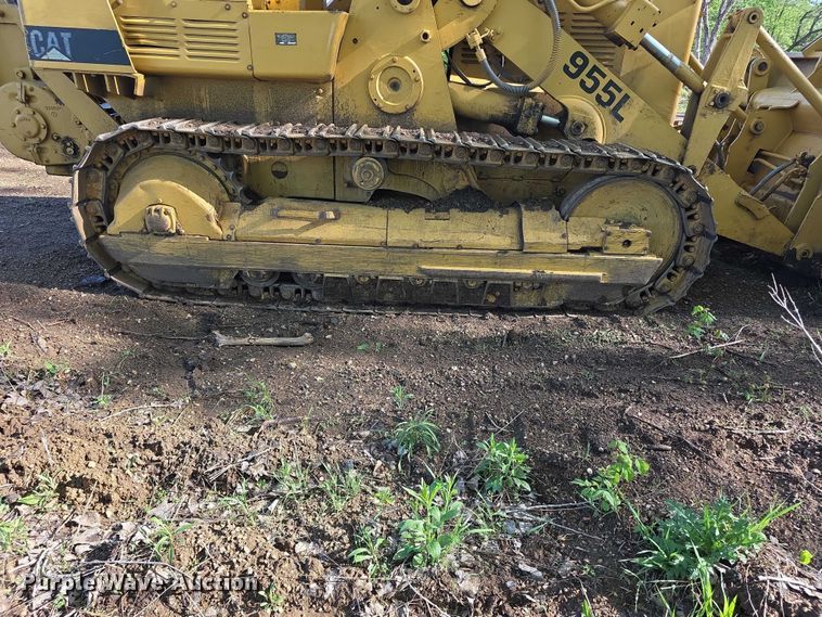 image for item FI0946 1972 Caterpillar 955L track loader