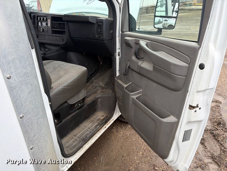 image for item FK0081 2009 Chevrolet Express box truck