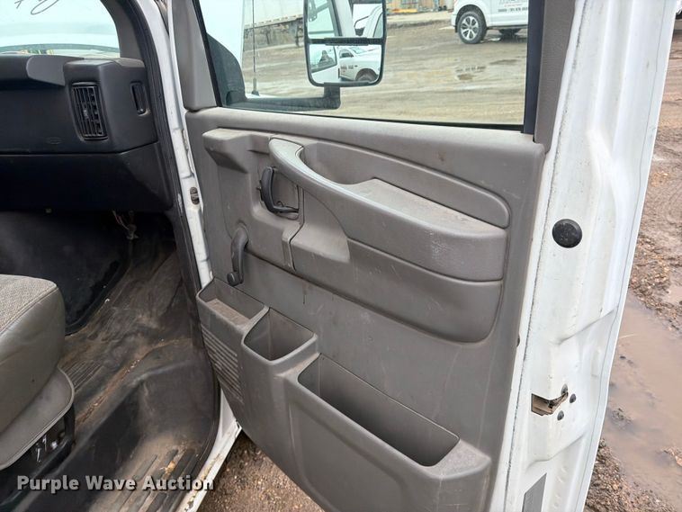 image for item FK0081 2009 Chevrolet Express box truck