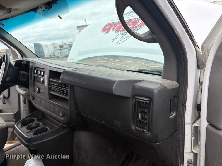 image for item FK0081 2009 Chevrolet Express box truck
