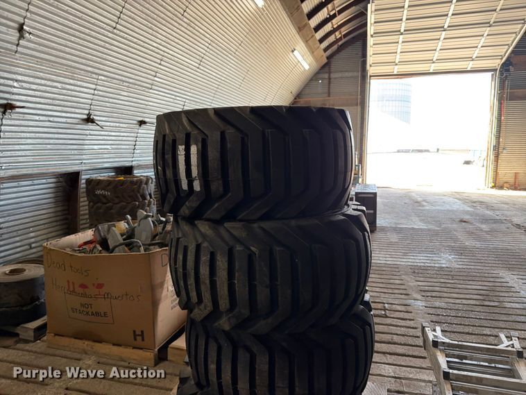 image for item FK0090 (4) Outrigger 33x15.5-16.5 tires and wheels