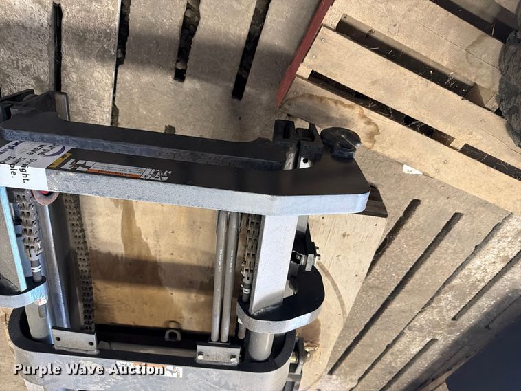 image for item FK0091 Mitsubishi forklift mast