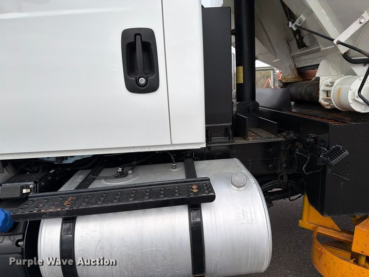 image for item FK0105 2018 International 7400 dump truck