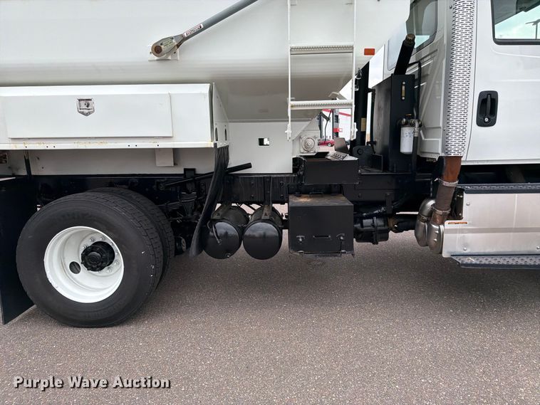 image for item FK0105 2018 International 7400 dump truck