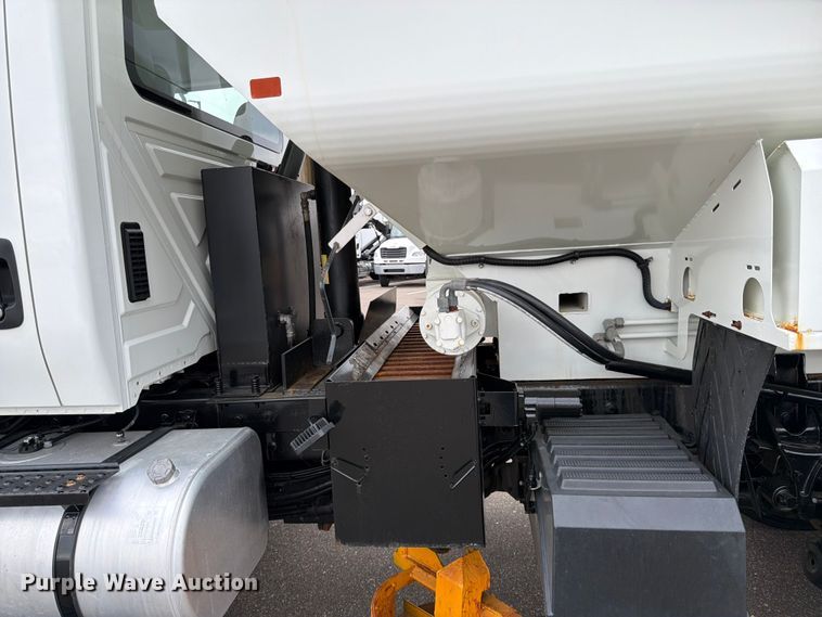 image for item FK0105 2018 International 7400 dump truck